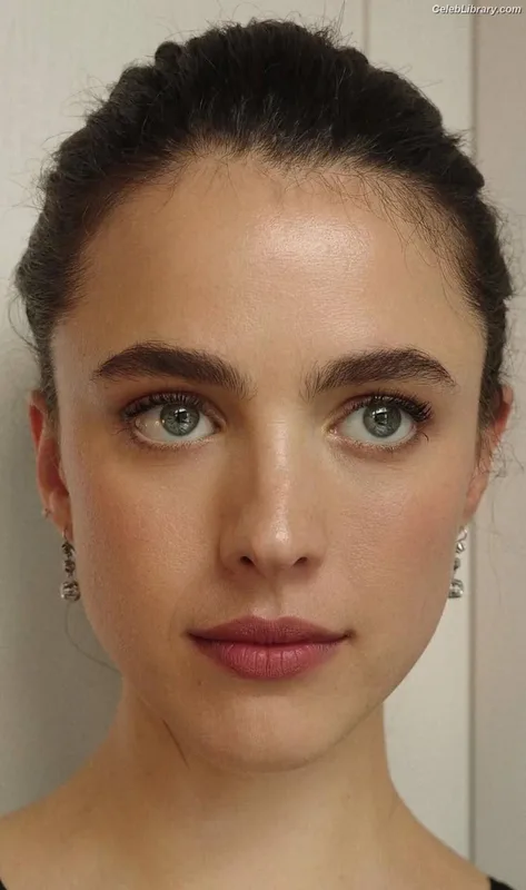 Margaret Qualley photo 1 of 1300