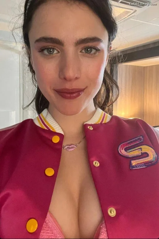 Margaret Qualley photo 3 of 1300