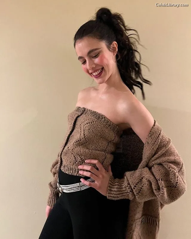 Margaret Qualley photo 19 of 1300