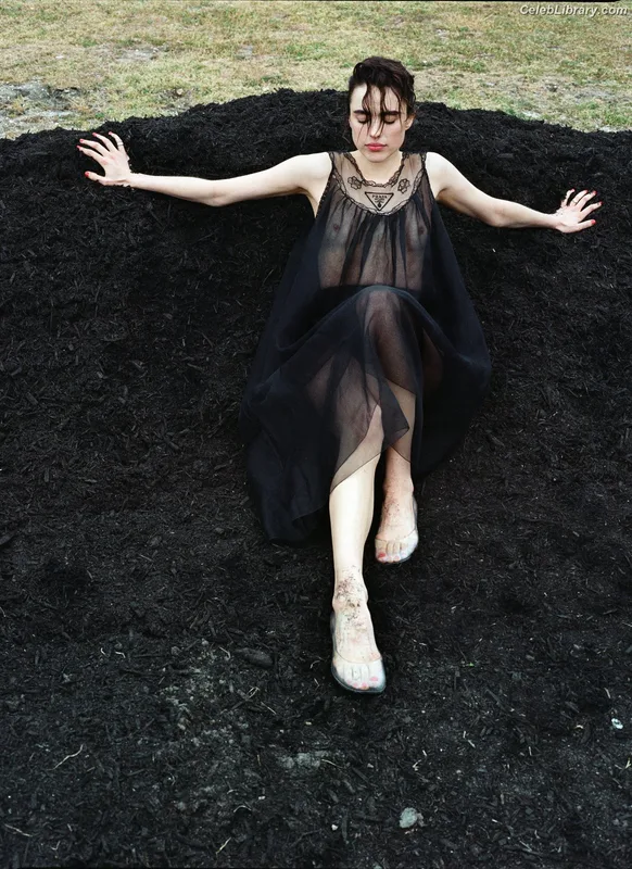 Margaret Qualley photo 23 of 1300