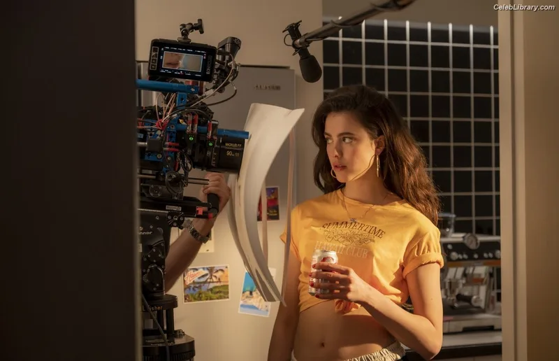 Margaret Qualley photo 4 of 1300