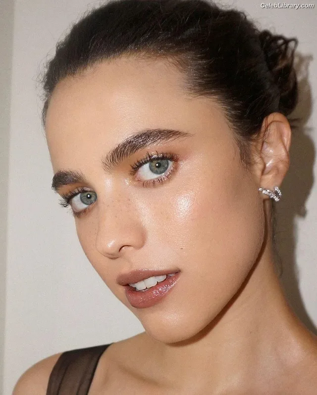 Margaret Qualley photo 10 of 1300