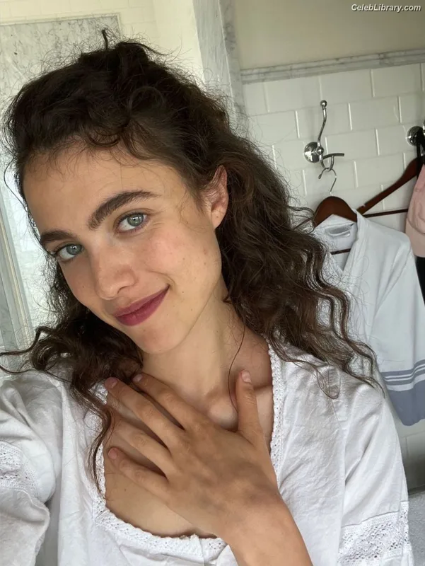 Margaret Qualley photo 11 of 1300