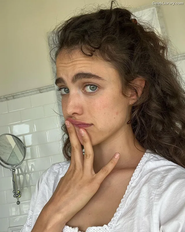Margaret Qualley photo 14 of 1300