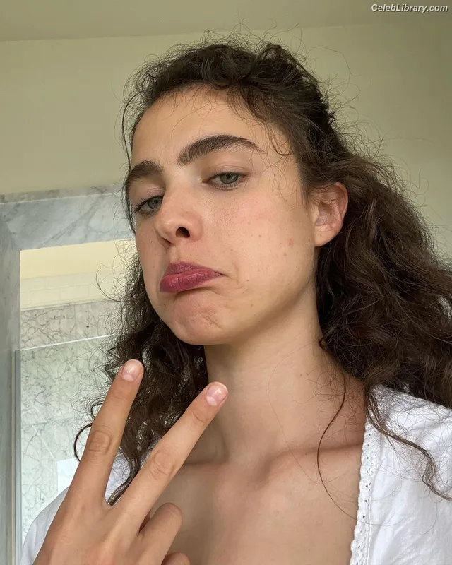 Margaret Qualley photo 17 of 1300