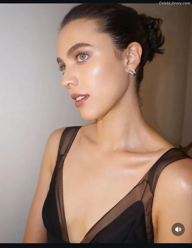 Margaret Qualley photo 19 of 1300