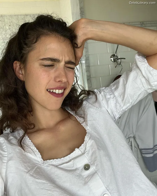 Margaret Qualley photo 23 of 1300