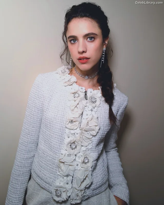 Margaret Qualley photo 4 of 1300