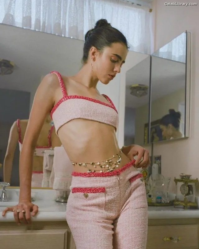 Margaret Qualley photo 8 of 1300