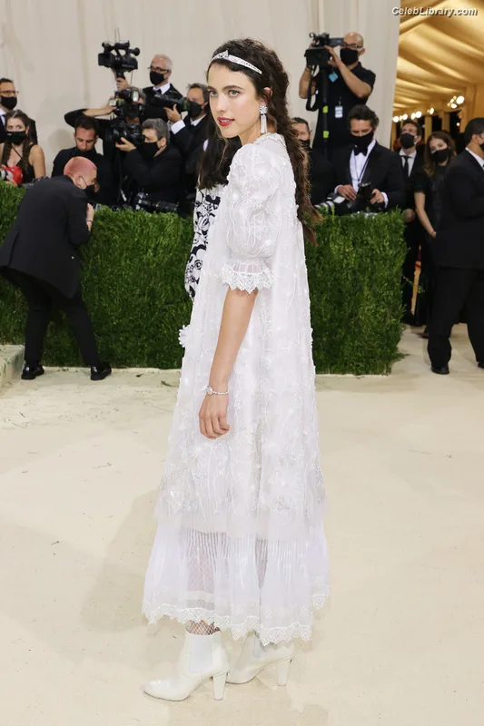 Margaret Qualley photo 15 of 1300