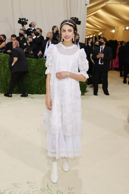 Margaret Qualley photo 16 of 1300