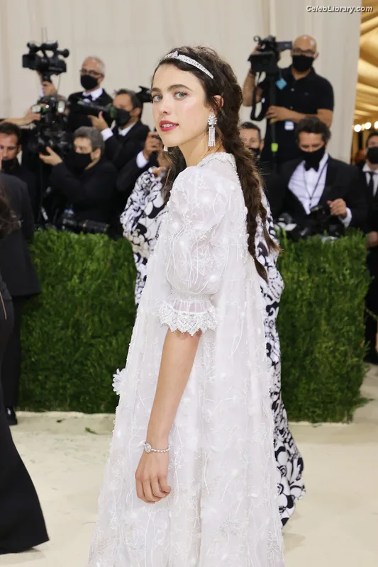 Margaret Qualley photo 18 of 1300