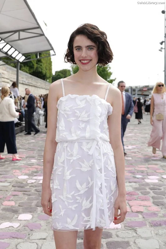 Margaret Qualley photo 19 of 1300