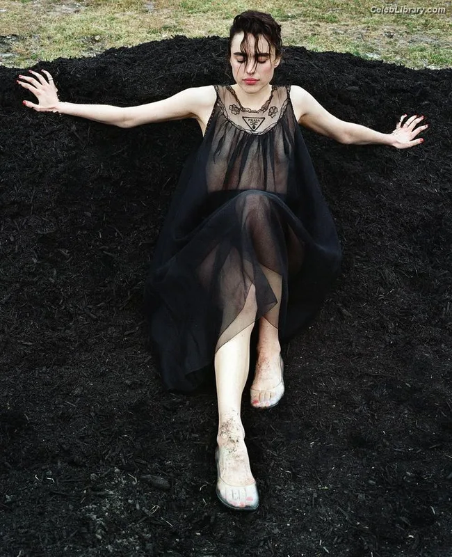 Margaret Qualley photo 24 of 1300