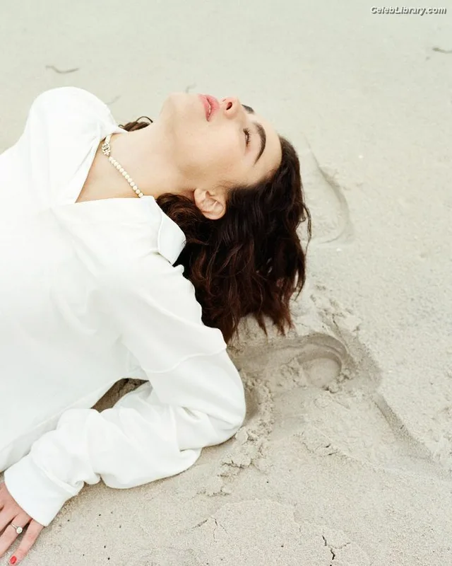 Margaret Qualley photo 1 of 1300