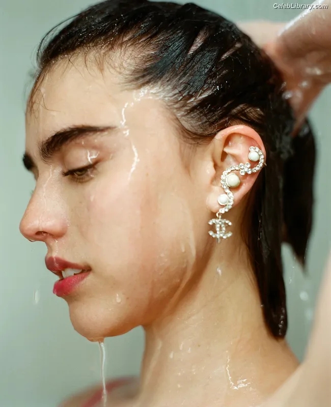 Margaret Qualley photo 6 of 1300