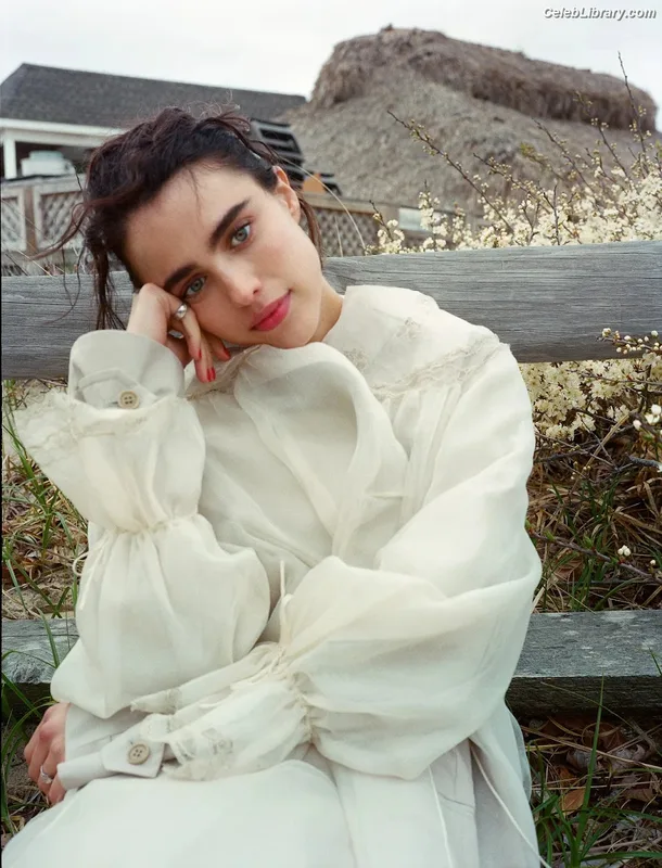 Margaret Qualley photo 7 of 1300