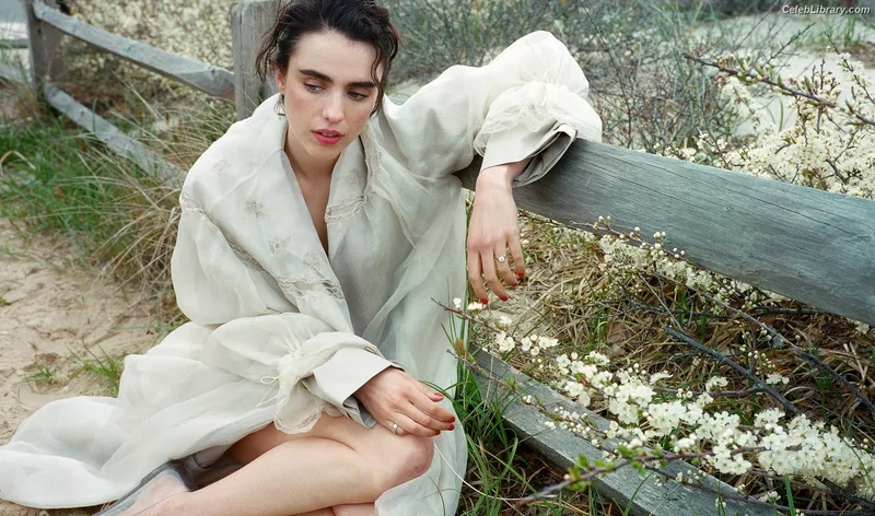 Margaret Qualley photo 8 of 1300