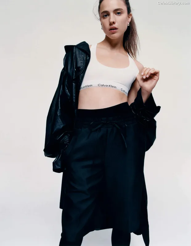 Margaret Qualley photo 10 of 1300