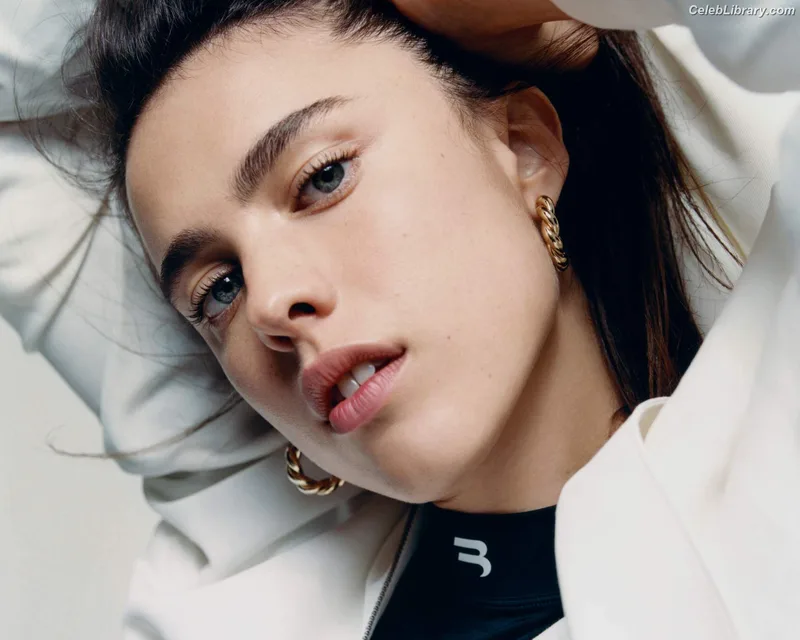 Margaret Qualley photo 13 of 1300