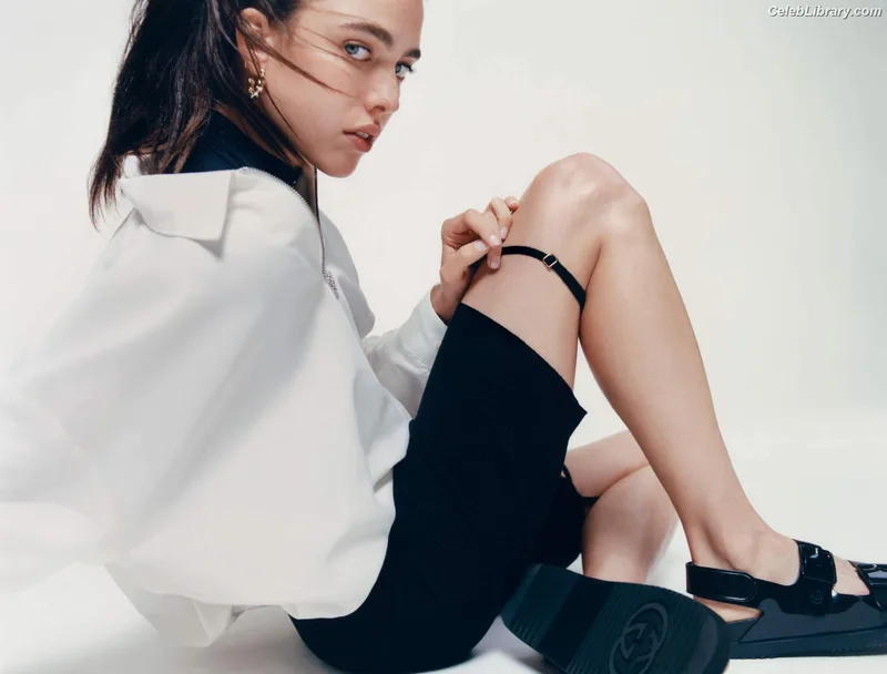 Margaret Qualley photo 14 of 1300