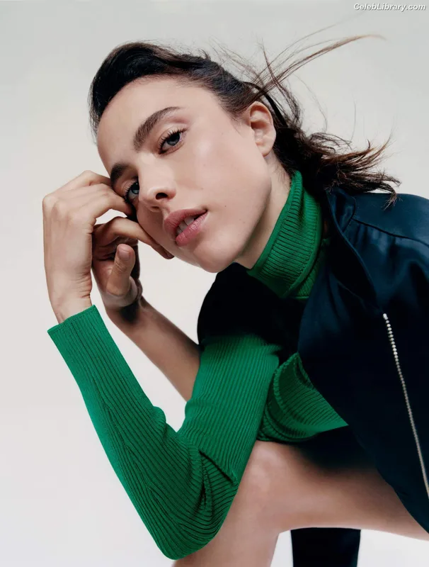 Margaret Qualley photo 15 of 1300