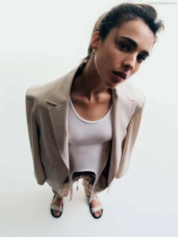 Margaret Qualley photo 19 of 1300