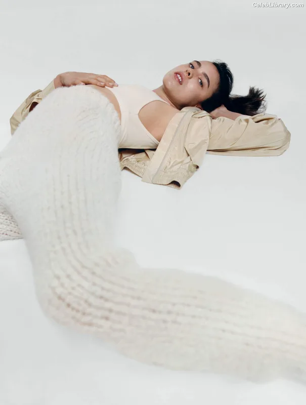 Margaret Qualley photo 22 of 1300