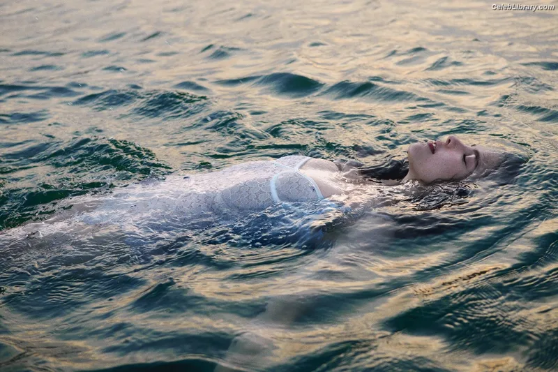 Margaret Qualley photo 1 of 1300