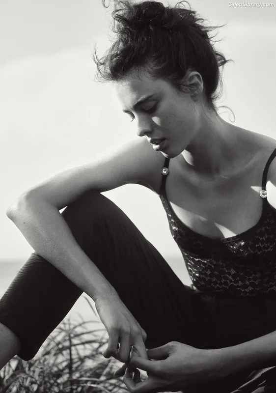 Margaret Qualley photo 4 of 1300