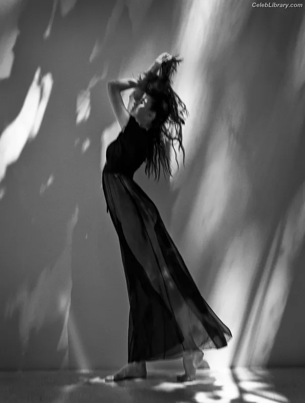 Margaret Qualley photo 13 of 1300