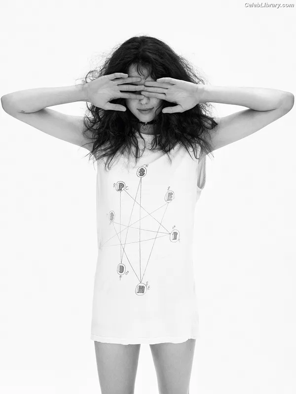 Margaret Qualley photo 15 of 1300