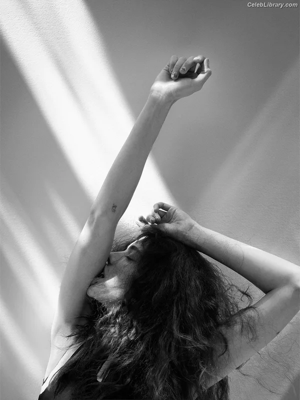Margaret Qualley photo 19 of 1300
