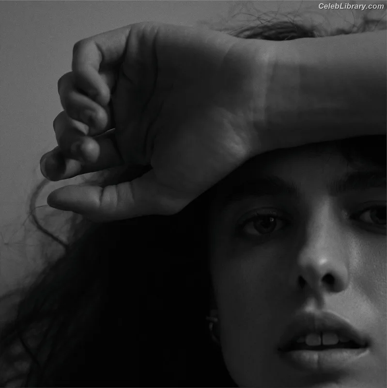 Margaret Qualley photo 2 of 1300