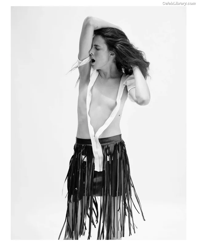 Margaret Qualley photo 4 of 1300