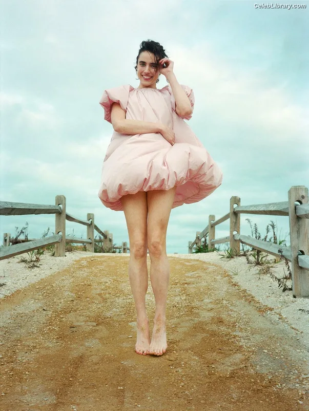 Margaret Qualley photo 10 of 1300