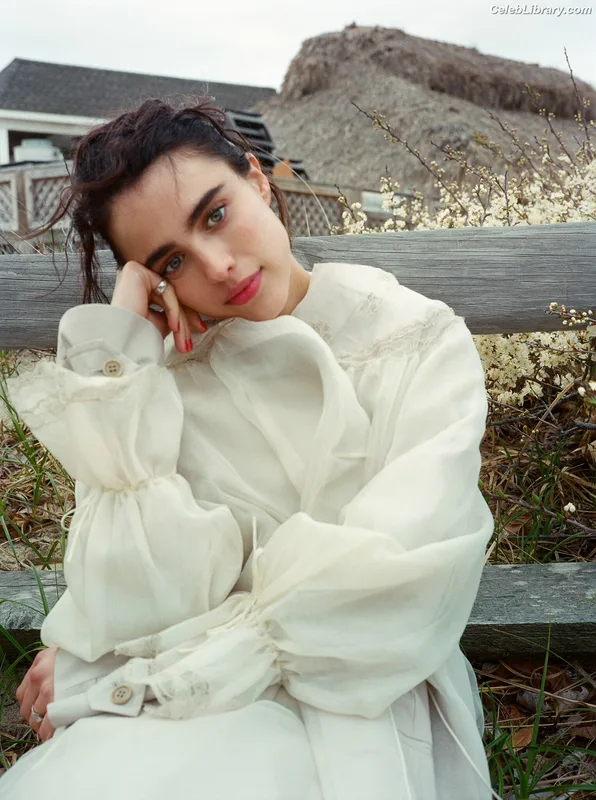 Margaret Qualley photo 11 of 1300