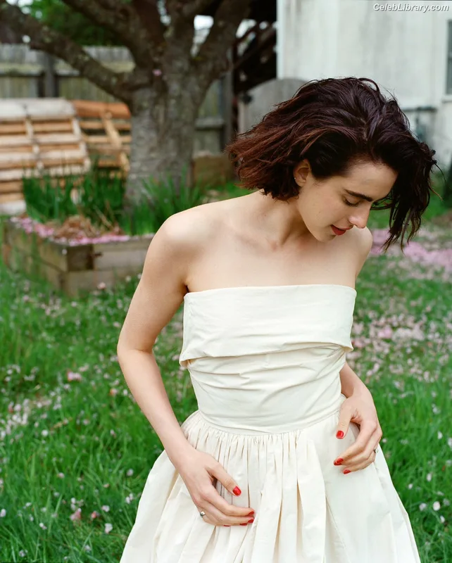 Margaret Qualley photo 13 of 1300