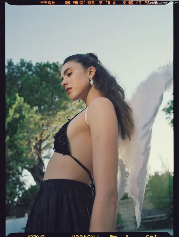 Margaret Qualley photo 15 of 1300