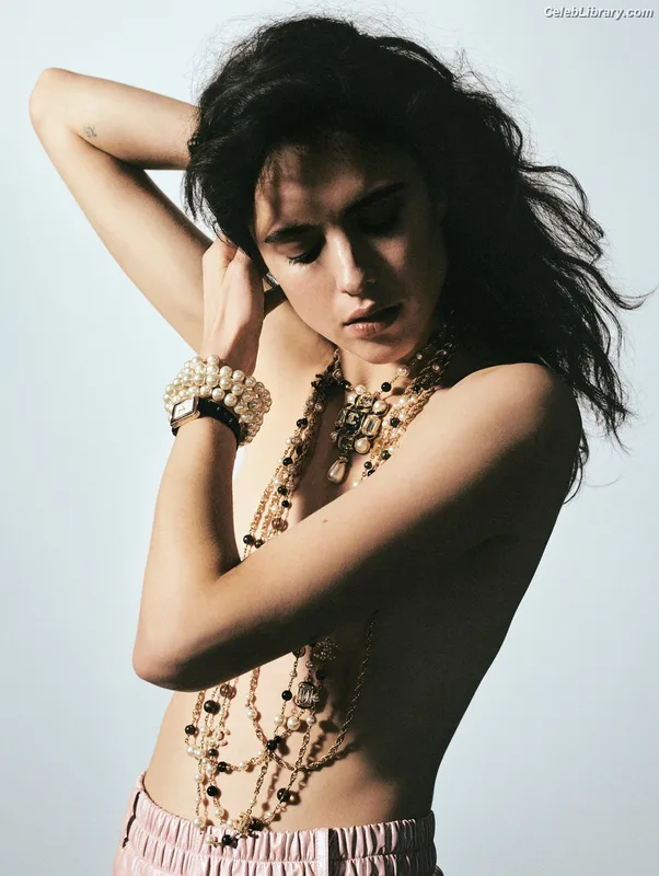 Margaret Qualley photo 24 of 1300