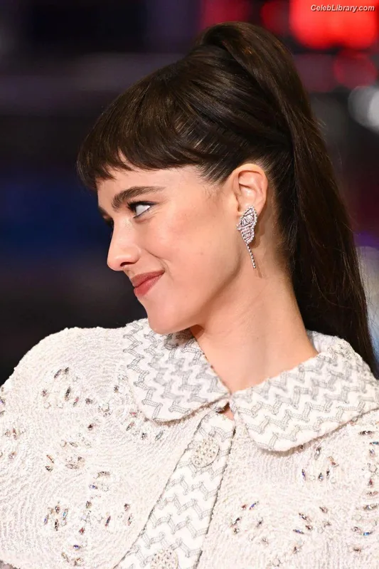 Margaret Qualley photo 5 of 1300