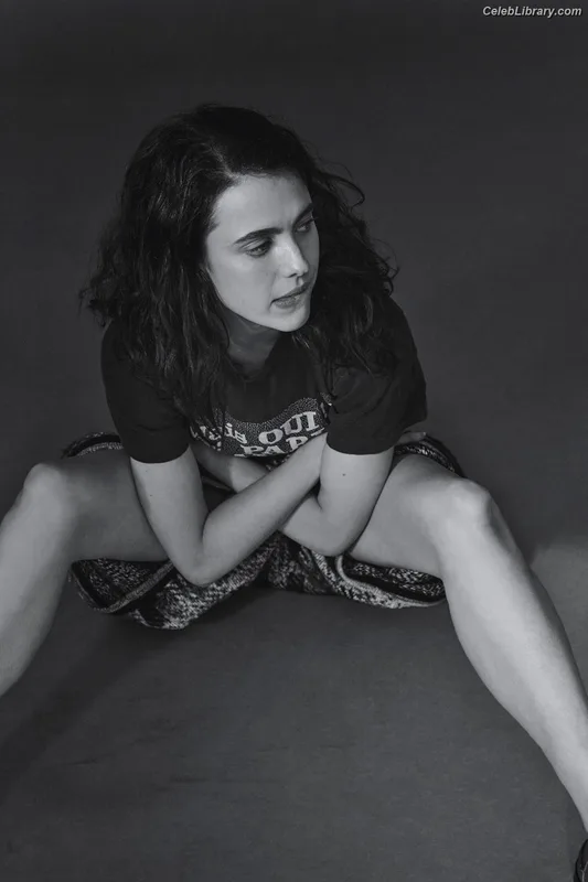 Margaret Qualley photo 12 of 1300