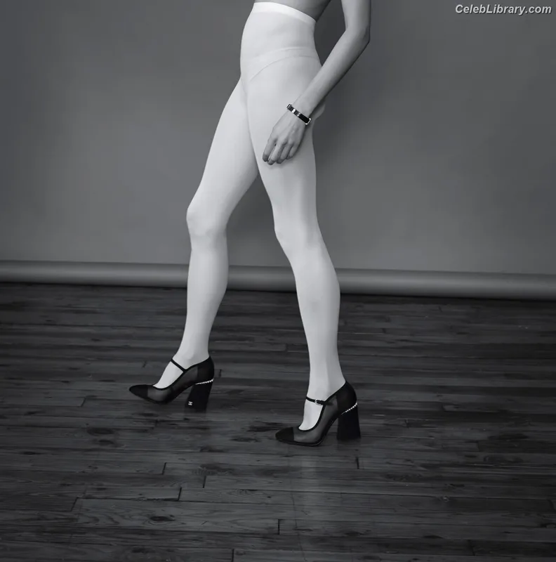 Margaret Qualley photo 14 of 1300