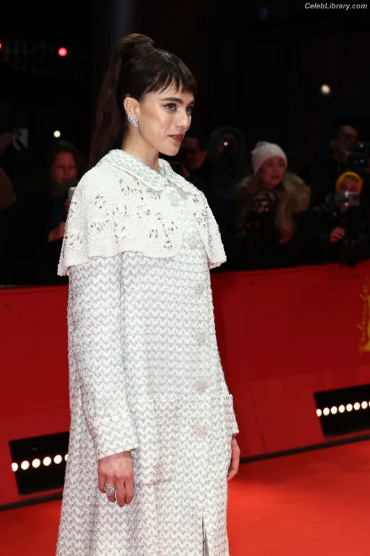 Margaret Qualley photo 20 of 1300