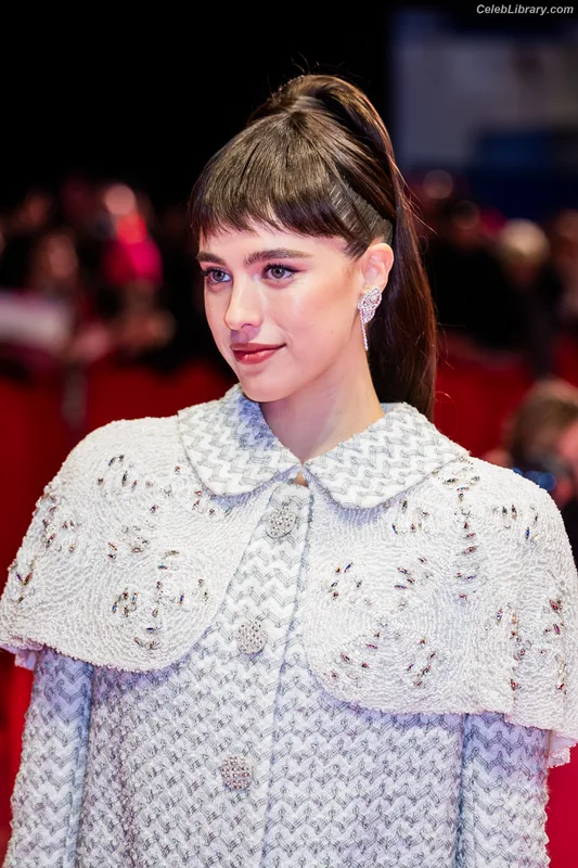 Margaret Qualley photo 8 of 1300