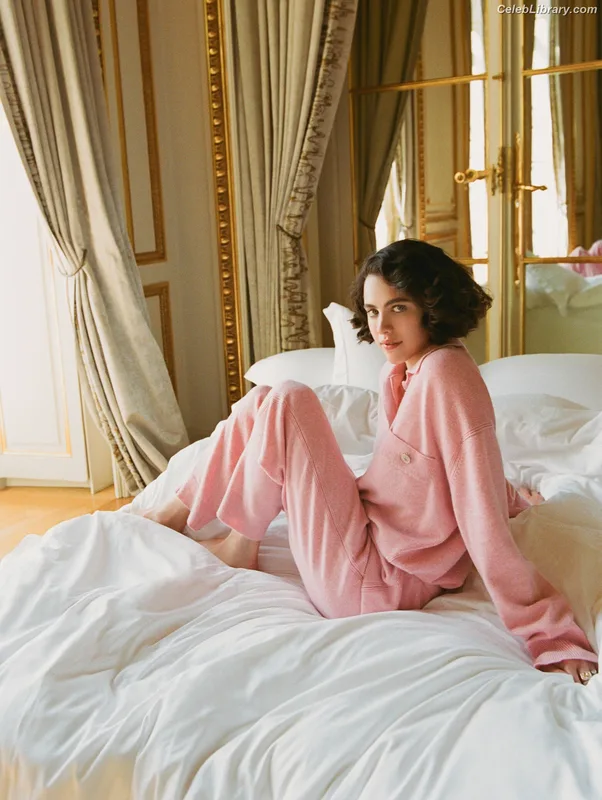 Margaret Qualley photo 24 of 1300