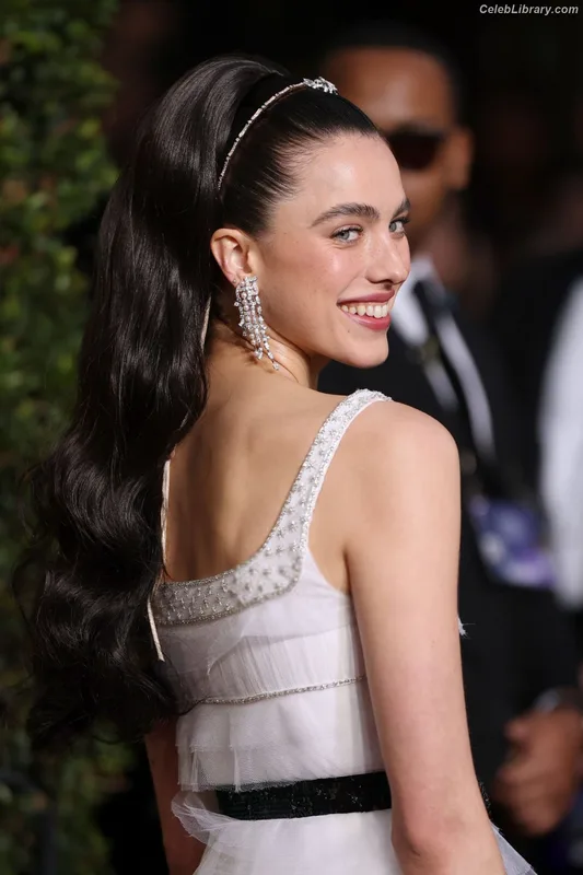 Margaret Qualley photo 23 of 1300
