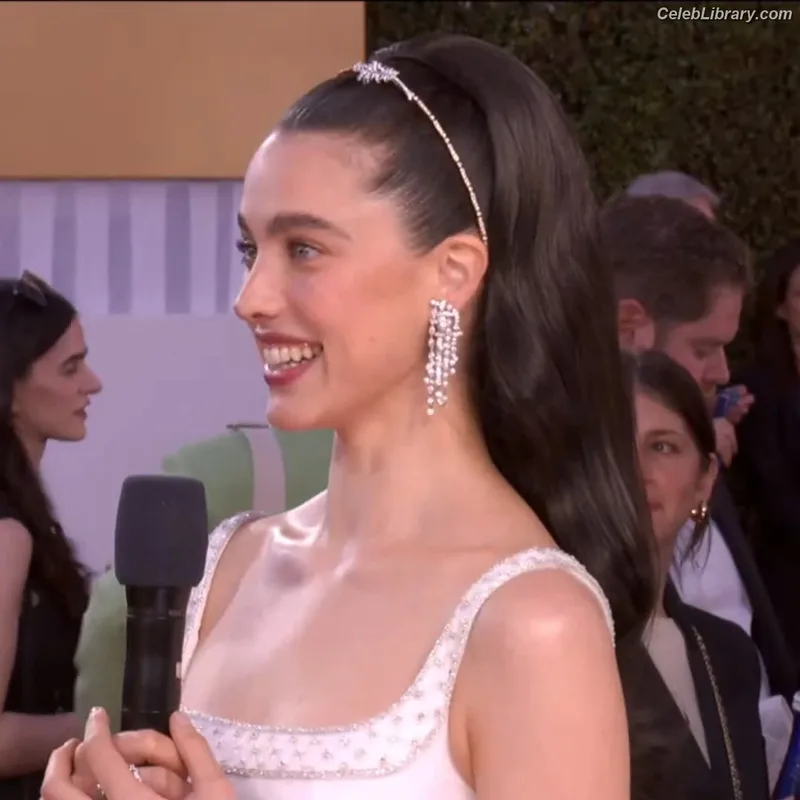 Margaret Qualley photo 2 of 1300