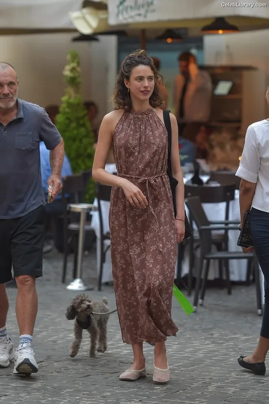 Margaret Qualley photo 4 of 1300