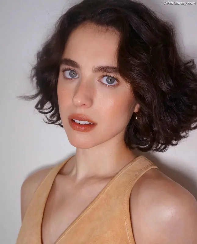 Margaret Qualley photo 5 of 1300